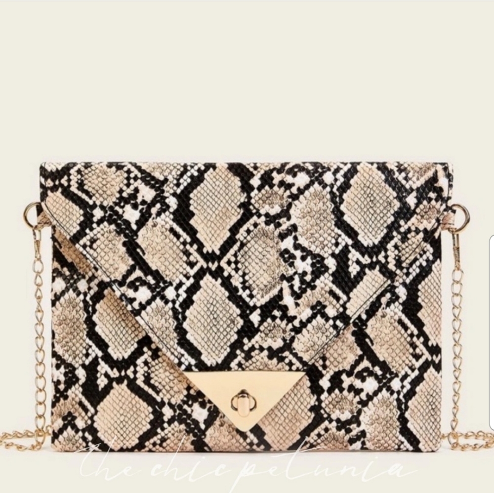 🆕️👜 Faux Snakeskin Crossbody Bag👜